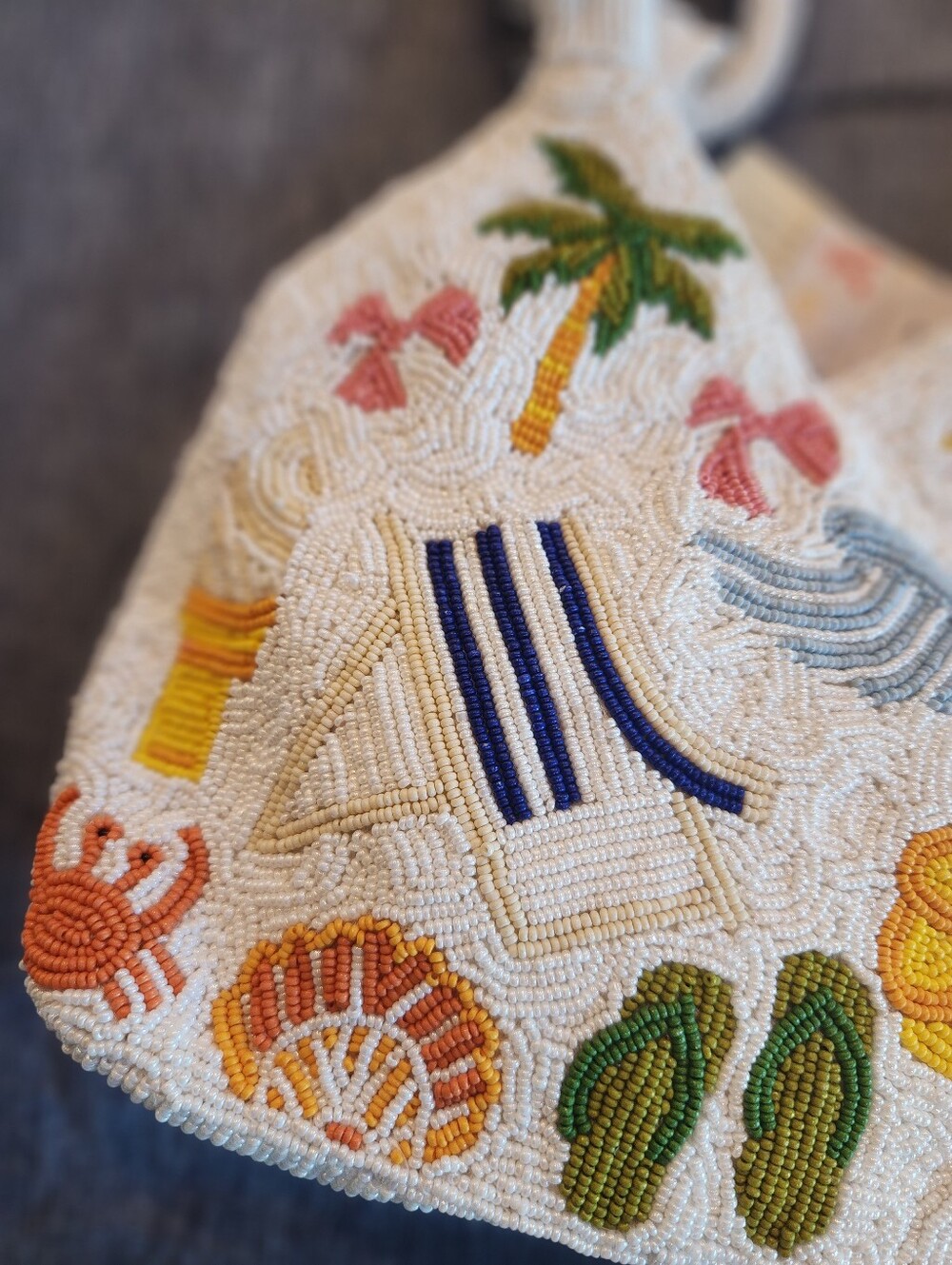 NWT Beaded Beach Motif Bucket Bag - White with Yellow & Green Accents - Picture 6 of 13